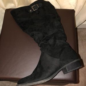 Black suede Bass & Co boots